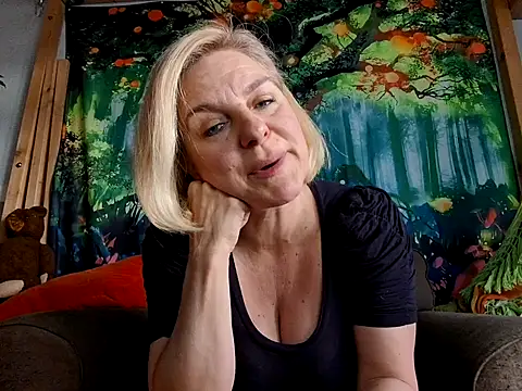 FrauleinSchmitt online show from February 2025 12:32:02 PM