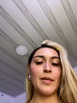 Snapshot of emma_oxford chatting on February 2025 08:39:01 PM emma oxford online show from February 2025 08:39:01 PM