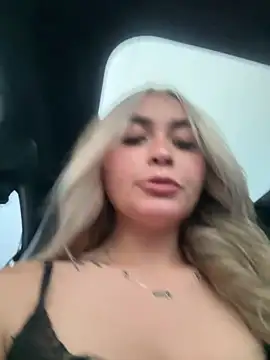 Snapshot of emma_oxford chatting on February 2026 11:02:01 PM emma oxford online show from February 2026 11:02:01 PM