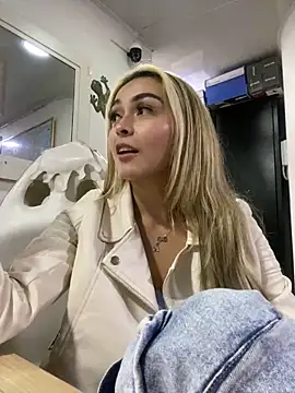 Snapshot of emma_oxford chatting on February 2025 07:45:01 AM emma oxford online show from February 2025 07:45:01 AM