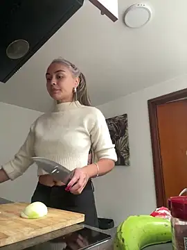 Snapshot of emma_oxford chatting on February 2026 05:18:01 PM emma oxford online show from February 2026 05:18:01 PM