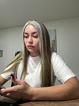 Snapshot of emma_oxford chatting on February 2026 12:40:01 AM emma oxford online show from February 2026 12:40:01 AM