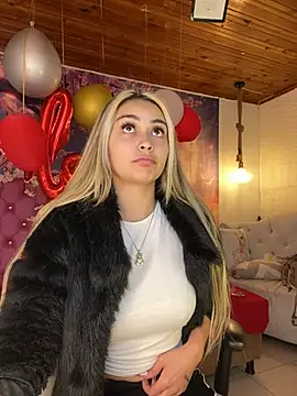 Snapshot of emma_oxford chatting on February 2025 08:25:01 PM emma oxford online show from February 2025 08:25:01 PM