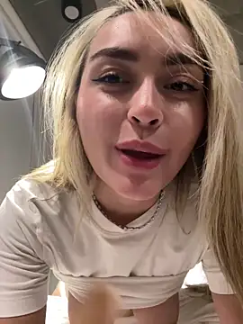 Snapshot of emma_oxford chatting on March 2026 05:08:02 AM emma oxford online show from March 2026 05:08:02 AM