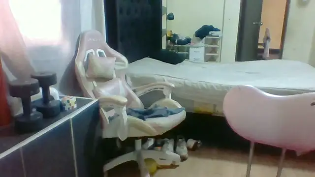 Jennxdolls online show from February 2025 03:24:02 PM