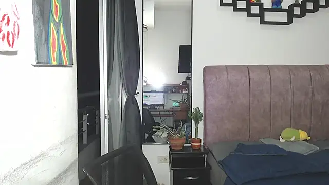 Snapshot of Liza_Thurner chatting on September 2025 11:47:01 PM Liza Thurner online show from September 2025 11:47:01 PM