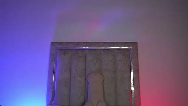 Snapshot of little-Emma chatting on July 2026 12:33:02 AM little-Emma online show from July 2026 12:33:02 AM