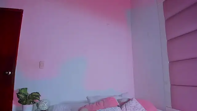 little-Emma online show from October 2025 03:10:01 AM