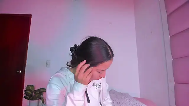 little-Emma online show from October 2025 03:11:02 AM