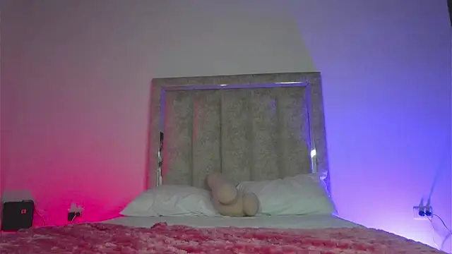 little-Emma online show from March 2026 11:43:01 PM