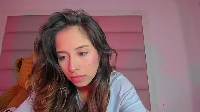 Snapshot of little-Emma chatting on December 2025 03:13:02 AM little-Emma online show from December 2025 03:13:02 AM