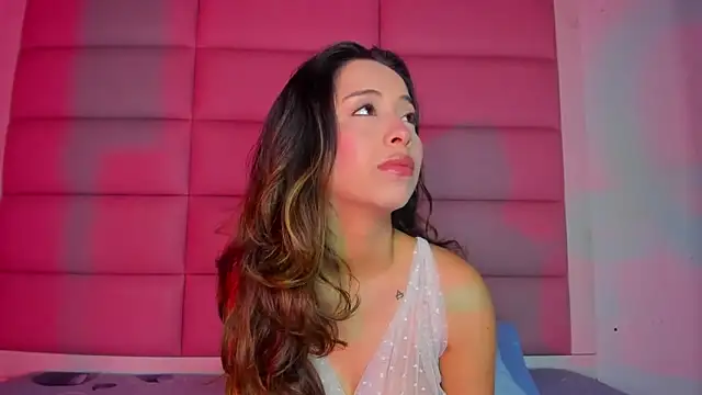 Snapshot of little-Emma chatting on December 2025 03:05:02 AM little-Emma online show from December 2025 03:05:02 AM