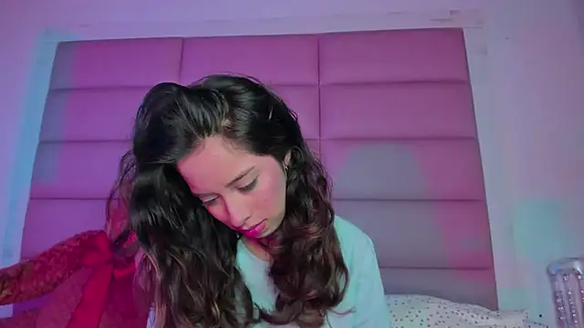 little-Emma online show from December 2025 03:28:02 AM