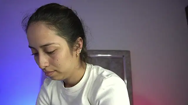 Snapshot of little-Emma chatting on July 2026 11:39:02 PM little-Emma online show from July 2026 11:39:02 PM