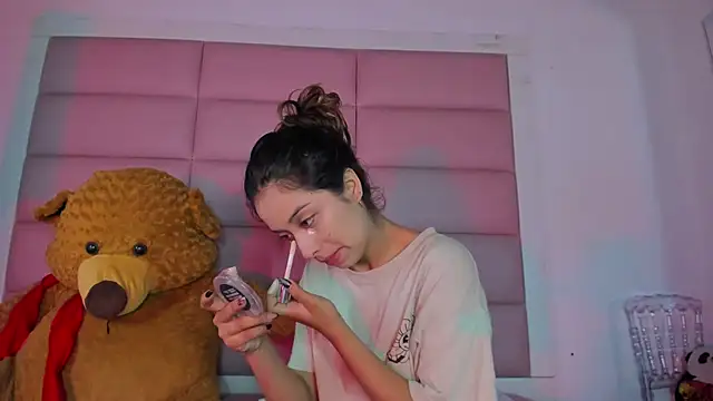 little-Emma online show from December 2025 05:40:02 AM