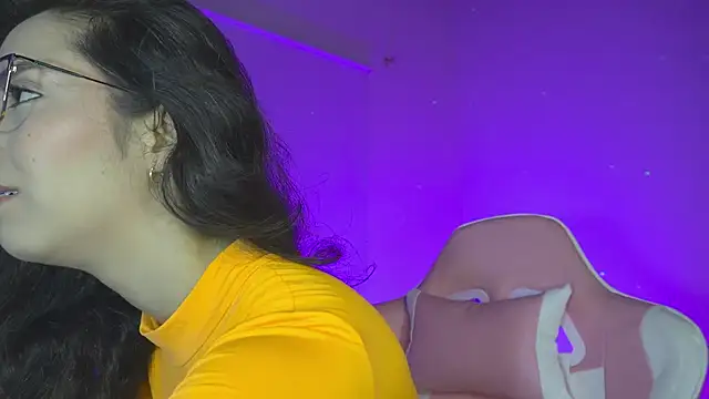 little-Emma online show from February 2026 03:06:01 AM