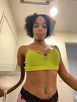 Snapshot of Black_Dolll chatting on January 2025 12:58:01 PM Black Dolll online show from January 2025 12:58:01 PM