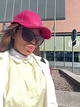 Black Dolll online show from April 2026 12:32:02 PM