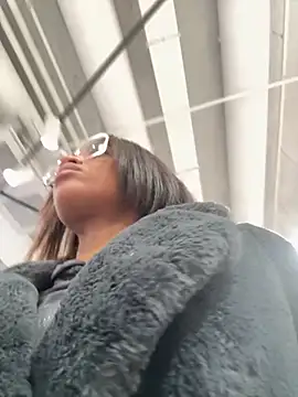 Snapshot of Black_Dolll chatting on November 2025 09:32:01 AM Black Dolll online show from November 2025 09:32:01 AM