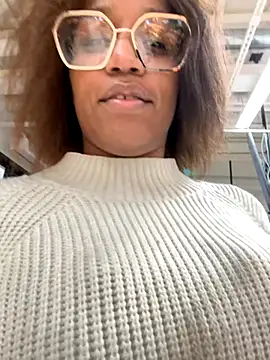 Snapshot of Black_Dolll chatting on November 2025 04:44:02 PM Black Dolll online show from November 2025 04:44:02 PM