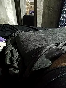 GilliardR online show from November 2025 11:10:02 PM