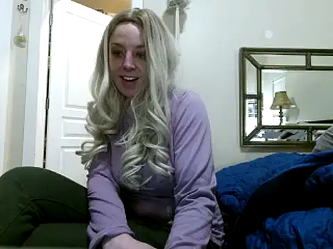 Snapshot of MonroeLoves chatting on March 2025 02:19:02 AM MonroeLoves online show from March 2025 02:19:02 AM