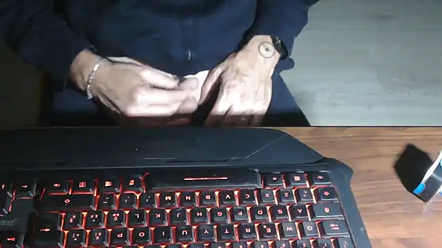 Adri gard online show from November 2025 09:30:01 PM