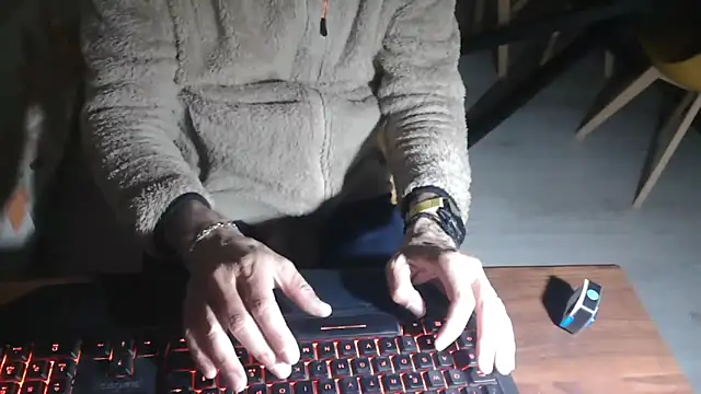 Adri gard online show from April 2026 08:20:02 PM