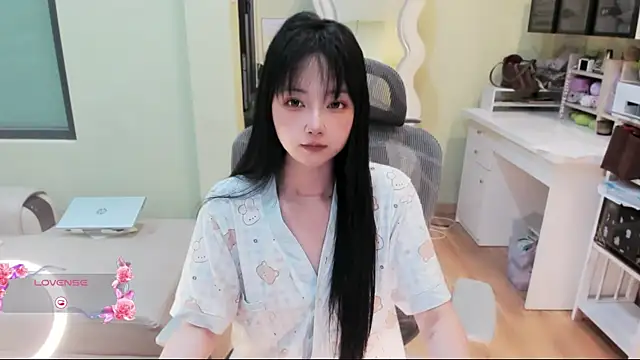 Snapshot of Nery_Asian chatting on July 2026 02:35:01 PM Nery Asian online show from July 2026 02:35:01 PM