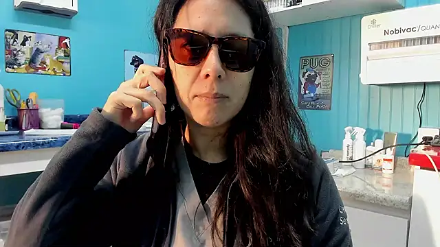 Reinacatchile online show from May 2026 08:49:02 PM