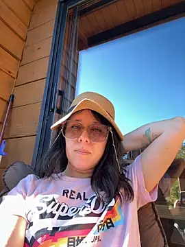 Reinacatchile online show from November 2025 09:13:02 PM