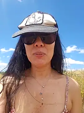 Snapshot of Reinacatchile chatting on January 2025 05:02:02 PM Reinacatchile online show from January 2025 05:02:02 PM