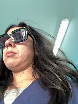 Reinacatchile online show from February 2026 09:59:02 PM