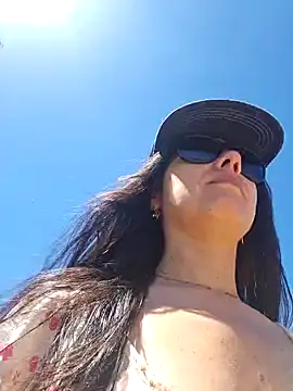 Snapshot of Reinacatchile chatting on January 2025 04:04:01 PM Reinacatchile online show from January 2025 04:04:01 PM