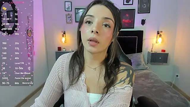 Snapshot of Charlotte__Benett chatting on February 2026 04:01:01 AM Charlotte Benett online show from February 2026 04:01:01 AM