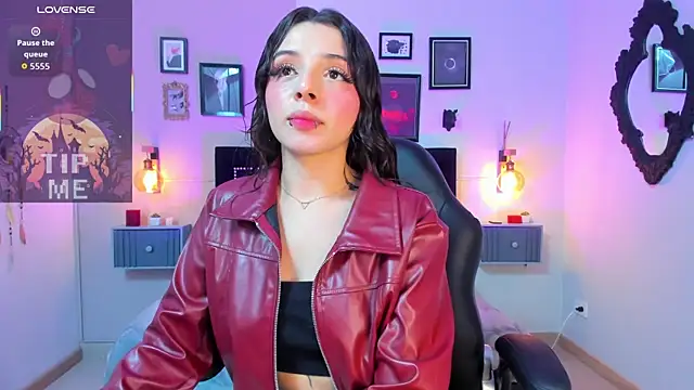 Charlotte  Benett online show from November 2025 04:39:02 AM