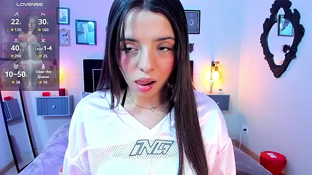 Charlotte  Benett online show from April 2026 05:33:01 AM