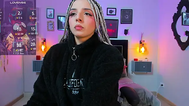 Charlotte  Benett online show from November 2025 04:17:02 AM