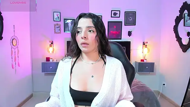 Snapshot of Charlotte__Benett chatting on January 2026 04:41:01 AM Charlotte Benett online show from January 2026 04:41:01 AM