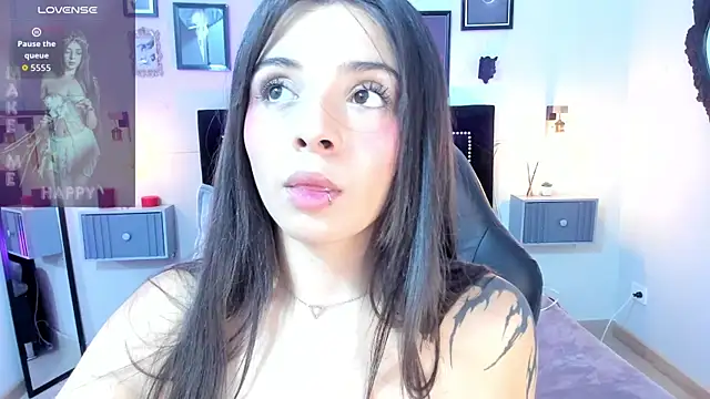 Charlotte  Benett online show from March 2026 06:59:01 AM