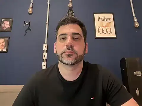 hotsafadinho online show from November 2025 10:14:01 PM