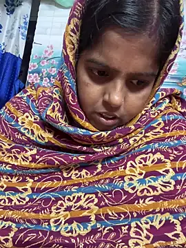 Snapshot of Beauty-queen chatting on November 2025 01:59:02 PM Beauty-queen online show from November 2025 01:59:02 PM