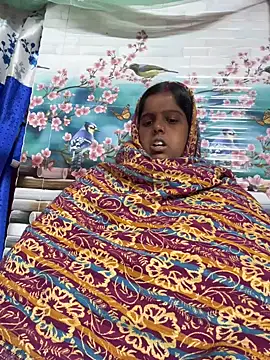 Snapshot of Beauty-queen chatting on December 2025 10:21:01 AM Beauty-queen online show from December 2025 10:21:01 AM