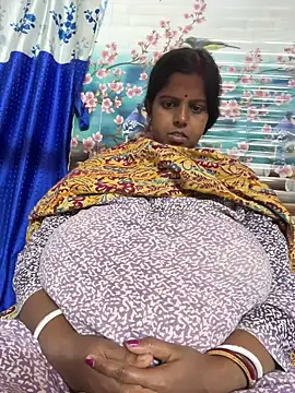 Snapshot of Beauty-queen chatting on February 2026 01:33:01 PM Beauty-queen online show from February 2026 01:33:01 PM