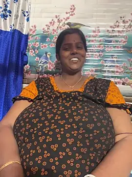 Snapshot of Beauty-queen chatting on February 2026 01:44:01 PM Beauty-queen online show from February 2026 01:44:01 PM