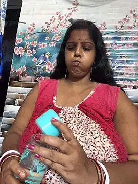 Snapshot of Beauty-queen chatting on September 2025 11:05:02 AM Beauty-queen online show from September 2025 11:05:02 AM