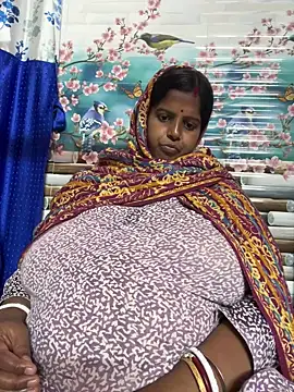 Snapshot of Beauty-queen chatting on February 2026 02:30:02 PM Beauty-queen online show from February 2026 02:30:02 PM