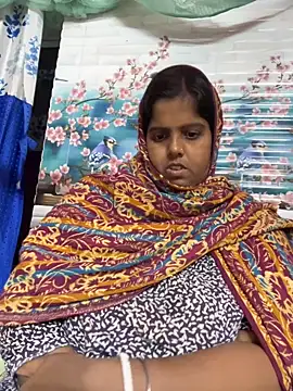 Snapshot of Beauty-queen chatting on December 2025 01:12:02 PM Beauty-queen online show from December 2025 01:12:02 PM