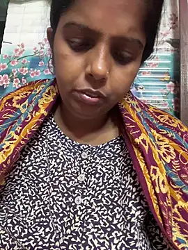 Snapshot of Beauty-queen chatting on November 2025 02:06:01 PM Beauty-queen online show from November 2025 02:06:01 PM