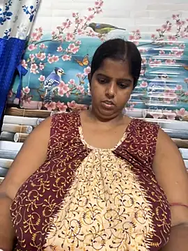 Snapshot of Beauty-queen chatting on September 2025 10:59:01 AM Beauty-queen online show from September 2025 10:59:01 AM